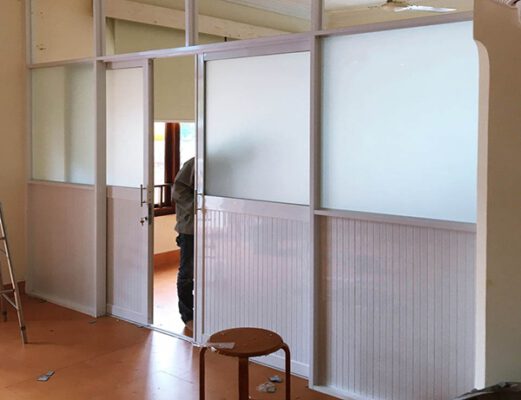 Vách ngăn nhôm kính 2026