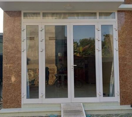 Khung sắt kính cường lực