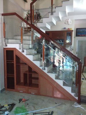 cầu thang kính 2026