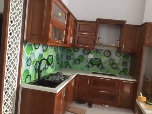 Mẫu tủ bếp nhôm kính 2025