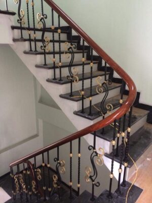 Cầu Thang Sắt – Cổng Sắt Mỹ Thuật