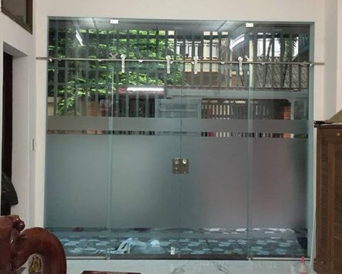 vách ngăn kính cường lực 2025